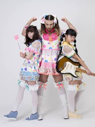芸能人のツインテールを貼るトピ