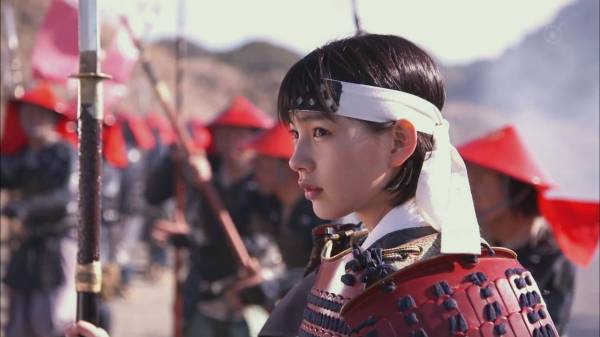 能年玲奈“節分劇場”にファン歓喜、10枚以上の連続写真で豆まき報告。