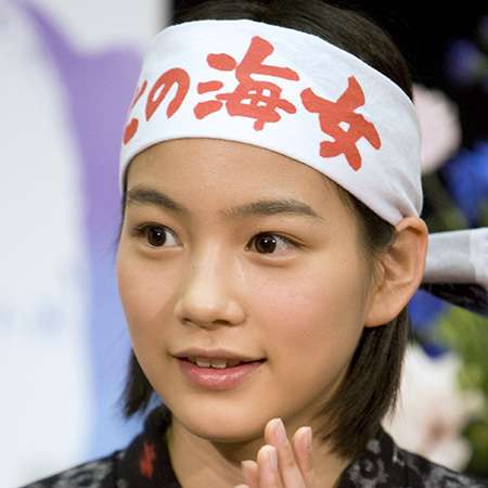 能年玲奈“節分劇場”にファン歓喜、10枚以上の連続写真で豆まき報告。