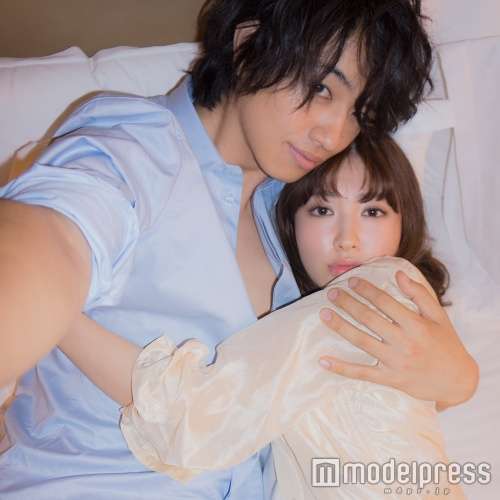 AKB48小嶋陽菜「ちょっと大人な私」開花  ミニドレスで美脚を披露