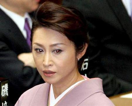 事実婚報道の今井絵理子「見守って」…交際認め音楽活動継続も約束