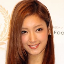 「衝撃の事実」菜々緒は出っ歯、ファンも「まさかの（笑）」と驚きの声。