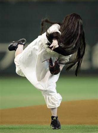 スニーカーを履いた芸能人の画像が集まるトピ