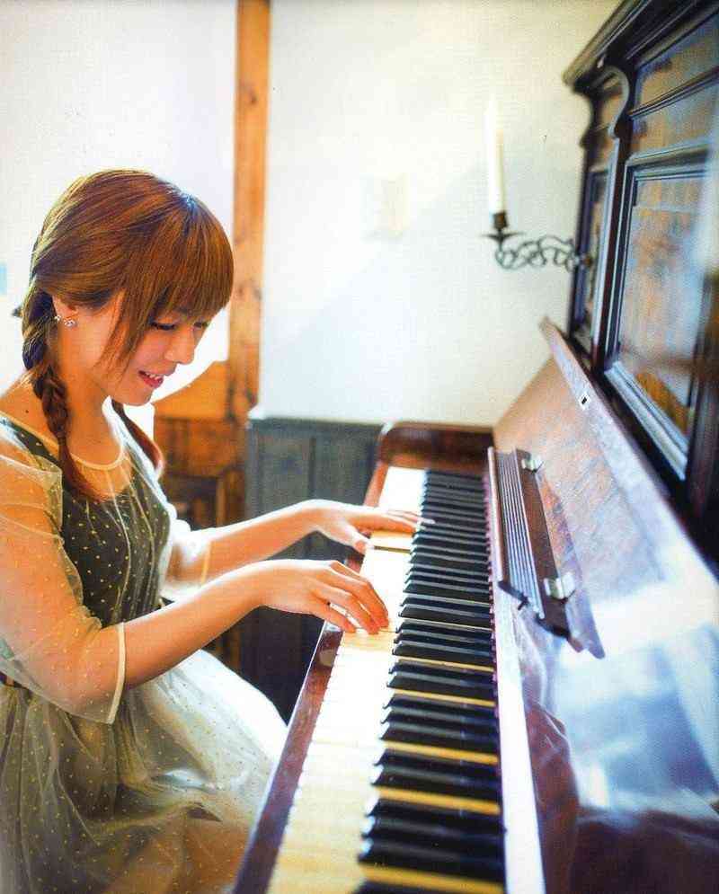 芸能人と楽器の画像集