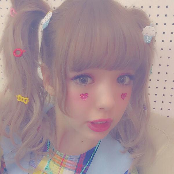 芸能人のツインテールを貼るトピ