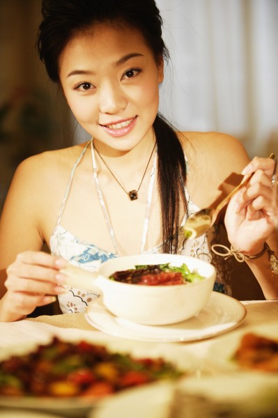 意外と知らない海外マナー「中国では食事を残すのがマナー」｜「マイナビウーマン」