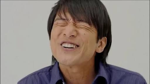 イケメンが目を瞑っている画像