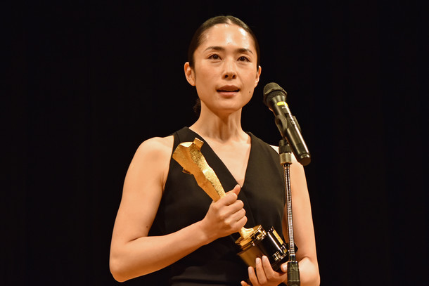 二宮和也＆深津絵理がキネ旬ベスト・テン主演賞受賞、二宮は「責務が果たせた」 （映画ナタリー） - Yahoo!ニュース