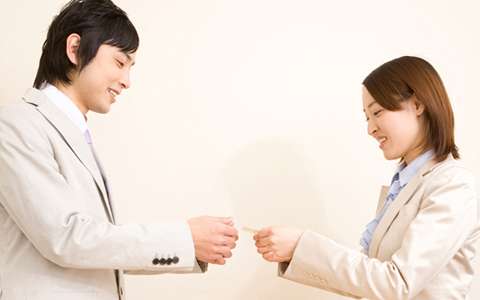 初対面の人に年齢を聞きますか？