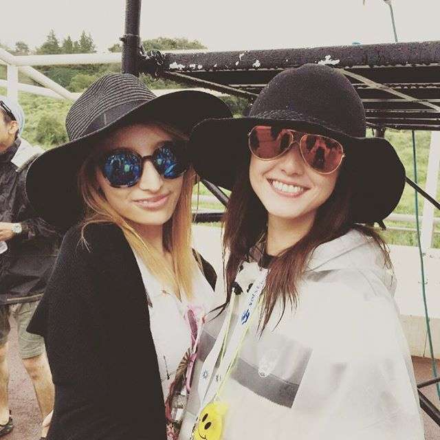 加藤紗里（かとうさり）'s (@katosari) Instagram photo - エリカちゃまとハグ〜