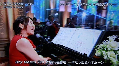 ブラジャーの肩ひもが見えてたら注意しますか？