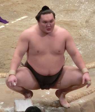 お腹が目立たない服装
