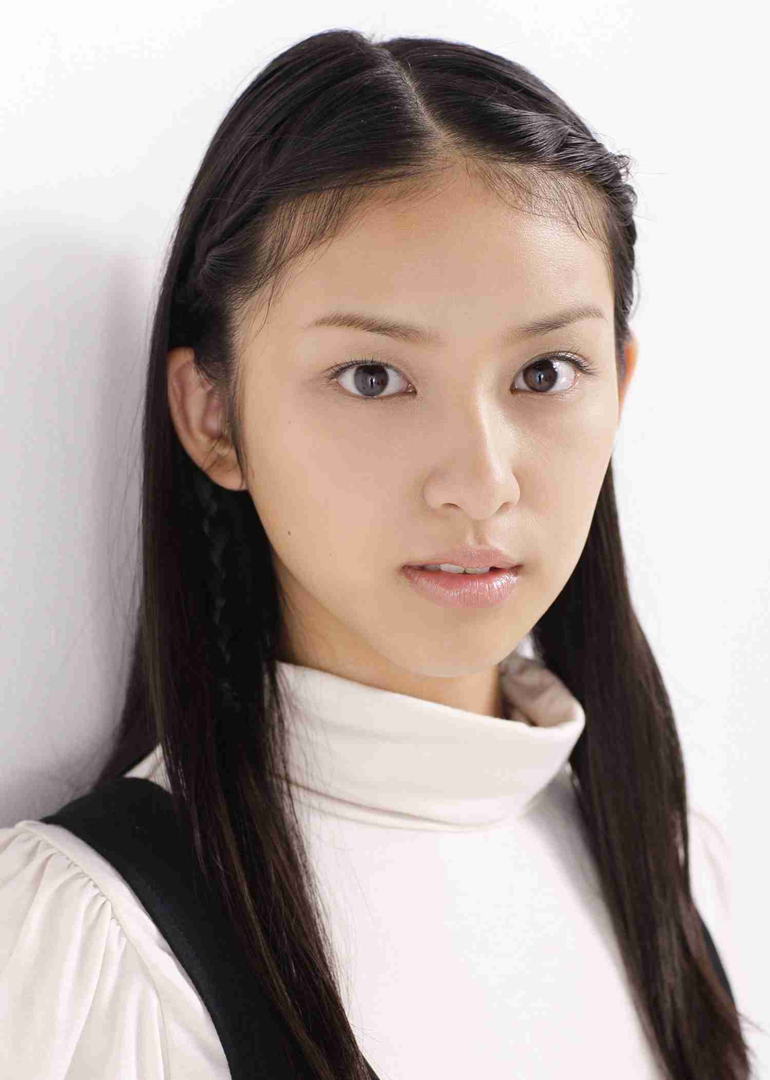 デコ出しが似合う女性タレント画像
