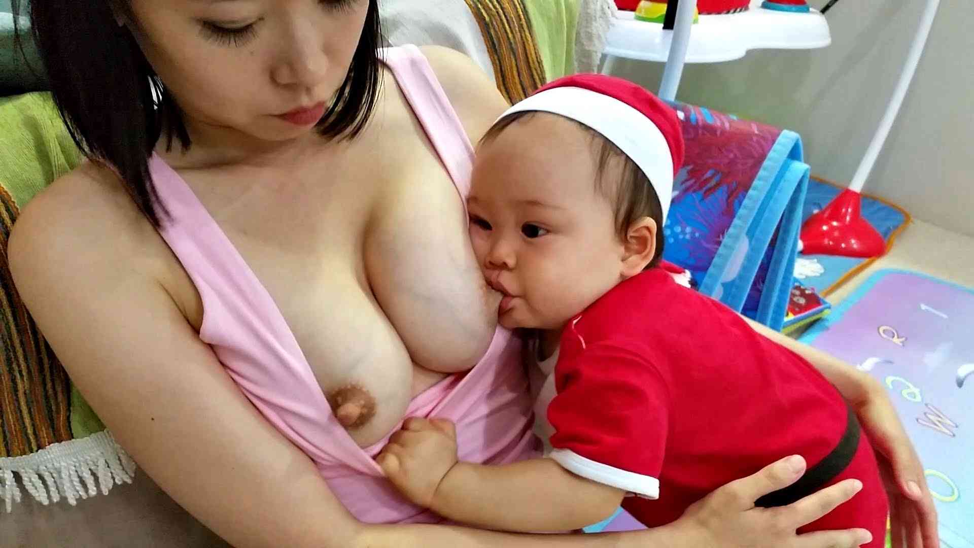 BREASTFEEDING WILSON BABY SANTA AT CHRISTMAS PULLING SHIRT DAY299 母乳 - YouTube