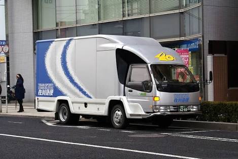 変な構造の車トピ