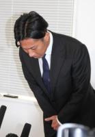 暴行で逮捕された元サッカー日本代表・前園真聖選手が示談成立し釈放→直立不動で謝罪会見