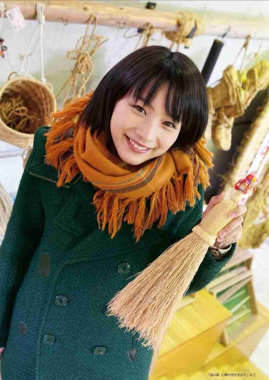 能年玲奈“節分劇場”にファン歓喜、10枚以上の連続写真で豆まき報告。
