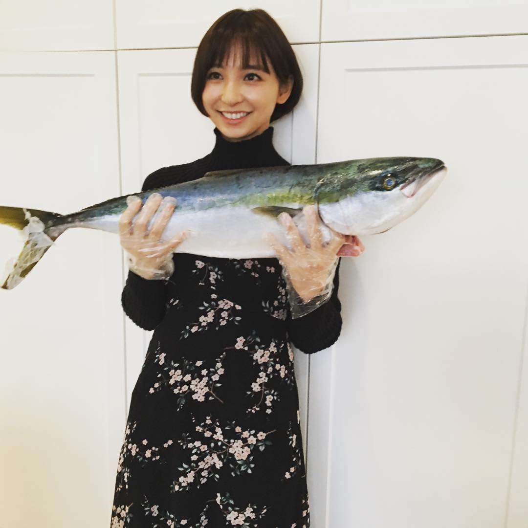 自らブリを捌いてフルコース料理も！篠田麻里子の料理スキルが半端なかった