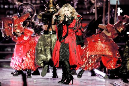 マドンナ日本公演、2時間遅れでライブスタート　圧巻ステージも遅延の説明なし　帰る客も
