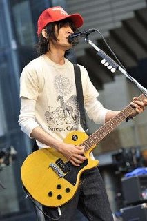 喉仏が好きな人