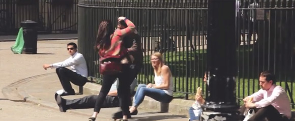 ドメスティックバイオレンス、男⇒女、女⇒男の場合で人々の反応はどう変わるか？イギリスでの社会実験 : カラパイア