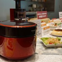 ASCII.jp：もはや炊飯器なのか!?　プリンまで作れる「ヘルシオ炊飯器」 (1/2)