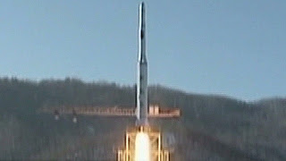 北朝鮮の人工衛星と称する長距離弾道ミサイルが沖縄上空を通過！東倉里から発射された模様       -         Gigadamu速報(ギガダム速報)