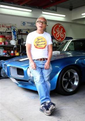 スニーカーを履いた芸能人の画像が集まるトピ