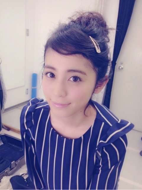 デコ出しが似合う女性タレント画像