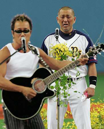 長渕剛が初サイン会で持論展開「音楽界腐っている」