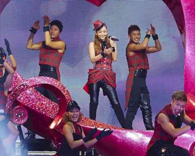 安室奈美恵、蜷川実花とタッグ 台湾版「VOGUE」で凛とした美しさ