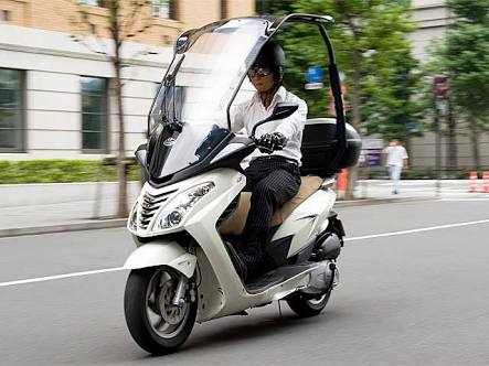 雨具着て自転車、事故に注意　車輪に巻き込み・視界遮断