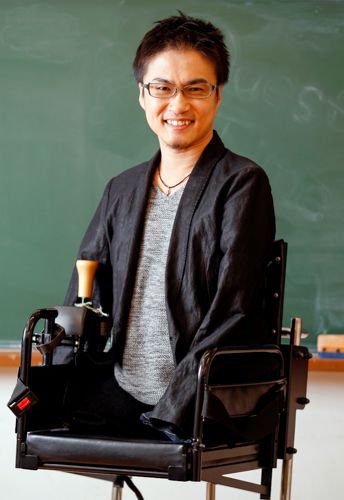 「掃除」しながら挨拶回り…乙武洋匡氏、新宿区長選出馬へ