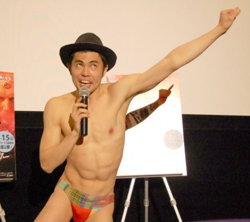 ベビーカーが集まるお笑いライブ！？小島よしおギャグが子供たちの間で再ブレイク☆ [ママリ]