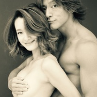 内山麿我、妻とマタニティヌードを大胆披露