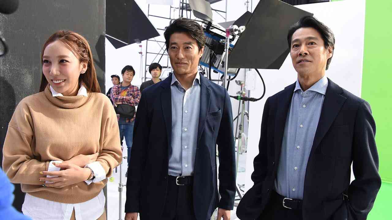 堤真一、そっくりさんと対面「不思議な感じ」　ざわちんがものまねメーク施す - YouTube