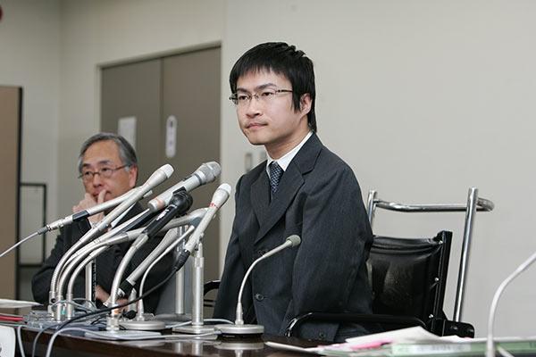 乙武洋匡氏「息子は最低…」実母が“献身15年妻”に謝罪