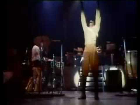 宇宙のファンタジー    　Fantasy - Earth, Wind & Fire - YouTube