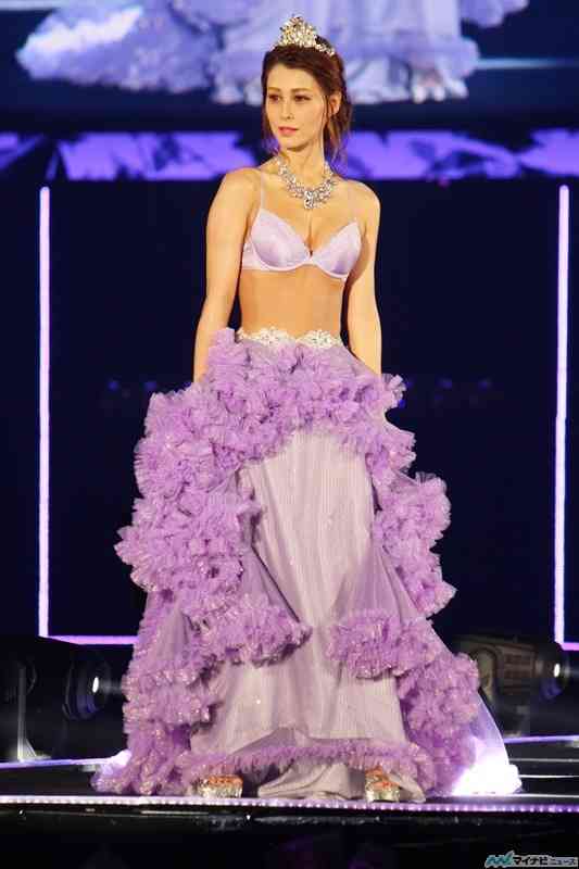 ダレノガレ明美が月収130万円以上だと告白 共演者からは羨望の声