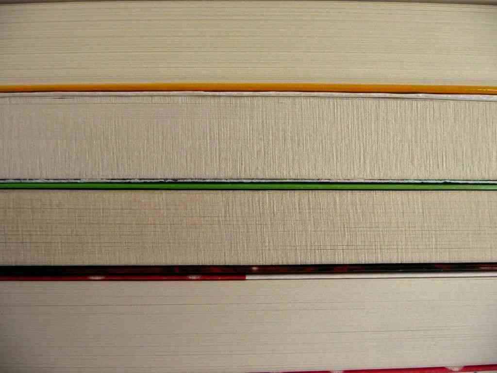 本は新品のを買いますか？中古を買いますか？