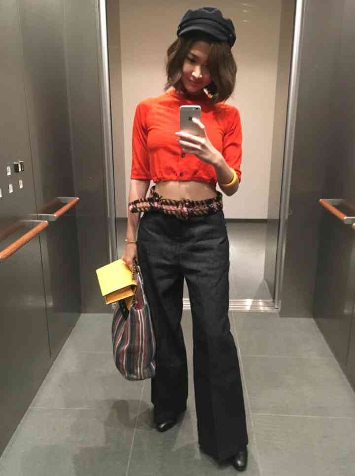 紗栄子のトレーニング中の写真に「胸が！」「谷間気になる」と反響