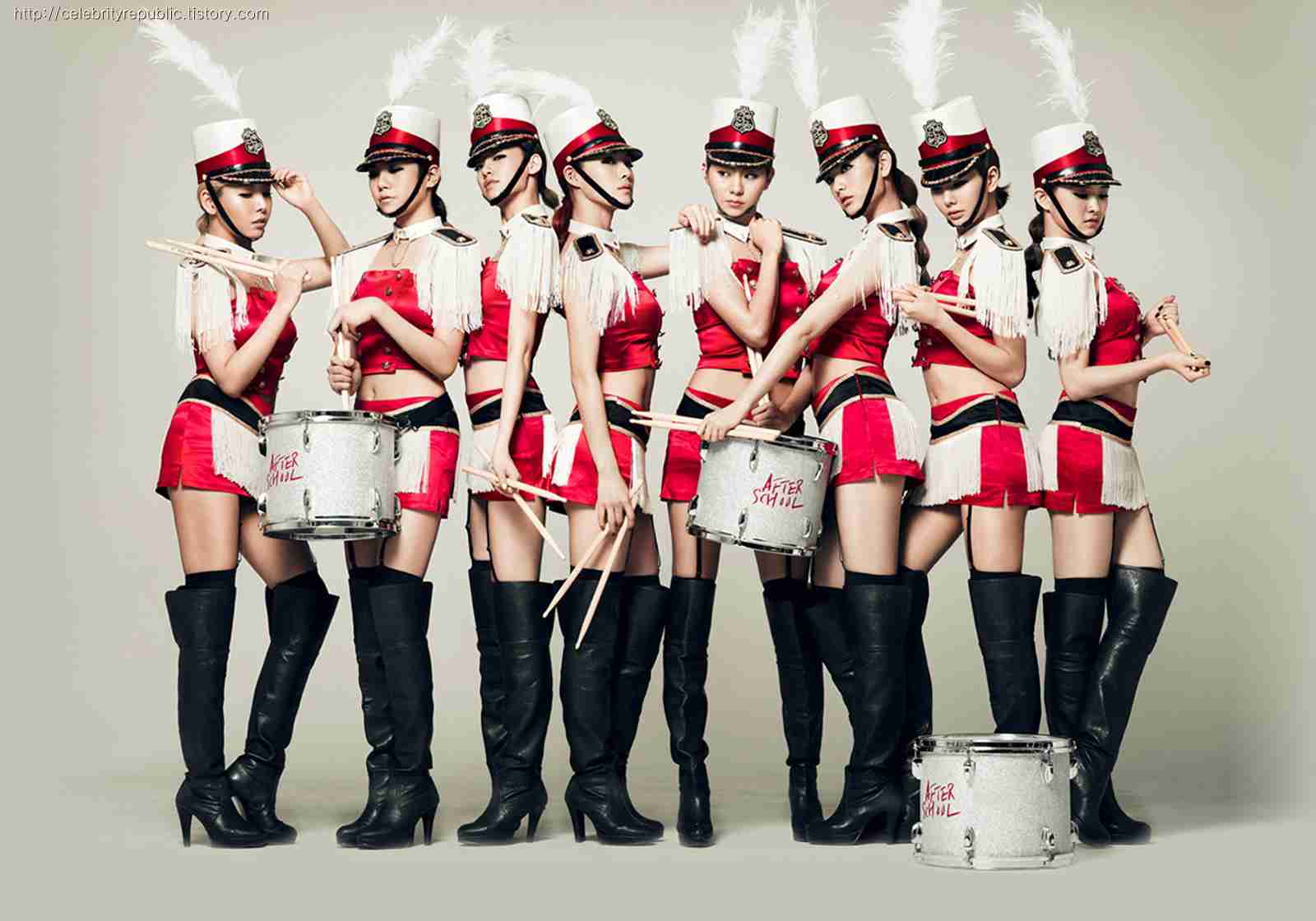 女性アイドル、歌手の可愛い衣装を貼るトピ