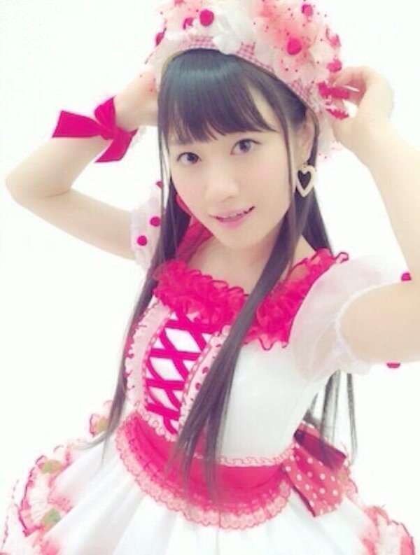 女性アイドル、歌手の可愛い衣装を貼るトピ