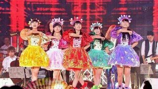 女性アイドル、歌手の可愛い衣装を貼るトピ