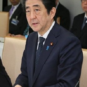 安倍首相が「保育士に勲章授与を」とトンデモ答弁！ これは待機児童問題ゴマカシのための“天皇の政治利用”だ｜LITERA／リテラ　本と雑誌の知を再発見