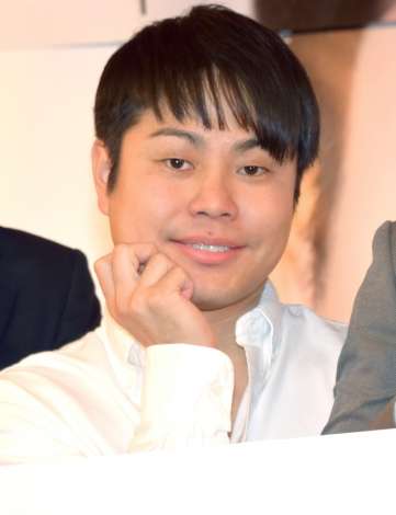 ノンスタイル井上裕介、プリクラ機とコラボ　男性芸能人初に「無謀過ぎない？」