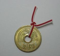 財布の中に現金以外、何いれてる？
