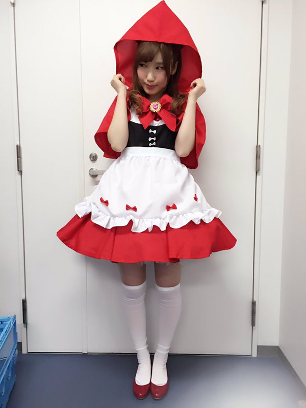 女性アイドル、歌手の可愛い衣装を貼るトピ