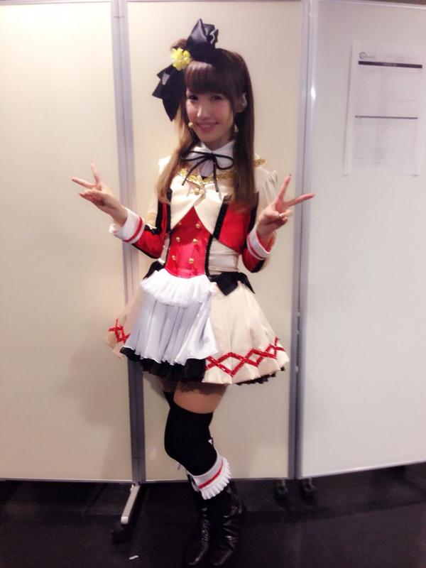 女性アイドル、歌手の可愛い衣装を貼るトピ