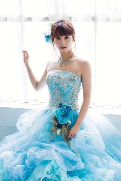 結婚式でどんなカラードレス着ましたか？